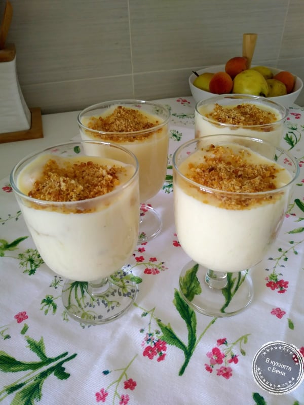 Крем ванилия от https://inthebeniskitchen.com/