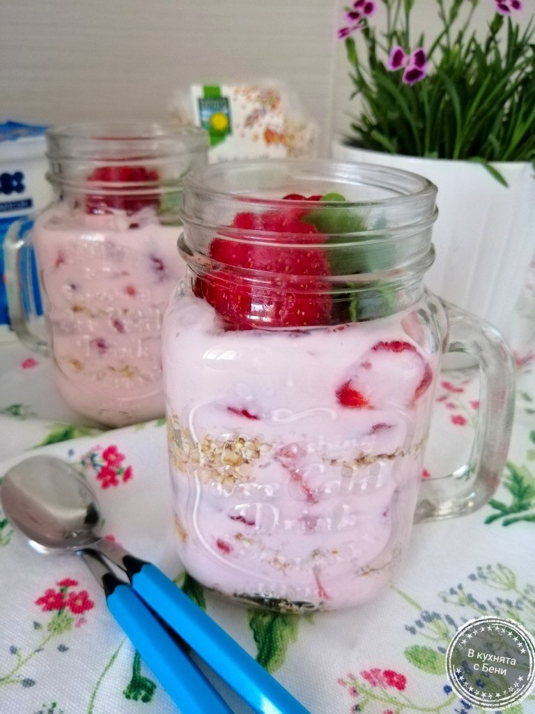 Мляко с ягоди от https://inthebeniskitchen.com/