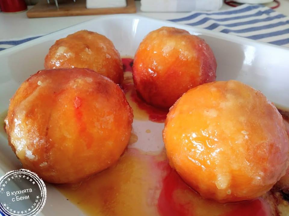 Десерт с праскови от https://inthebeniskitchen.com/