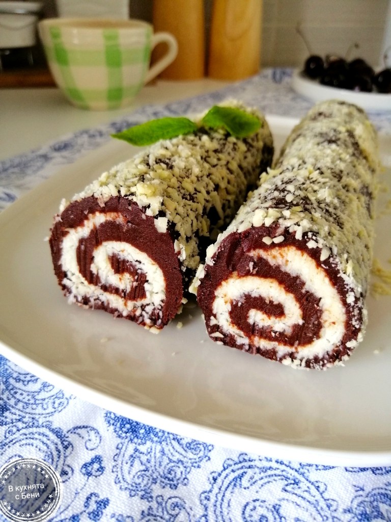 Бисквитено руло от https://inthebeniskitchen.com/