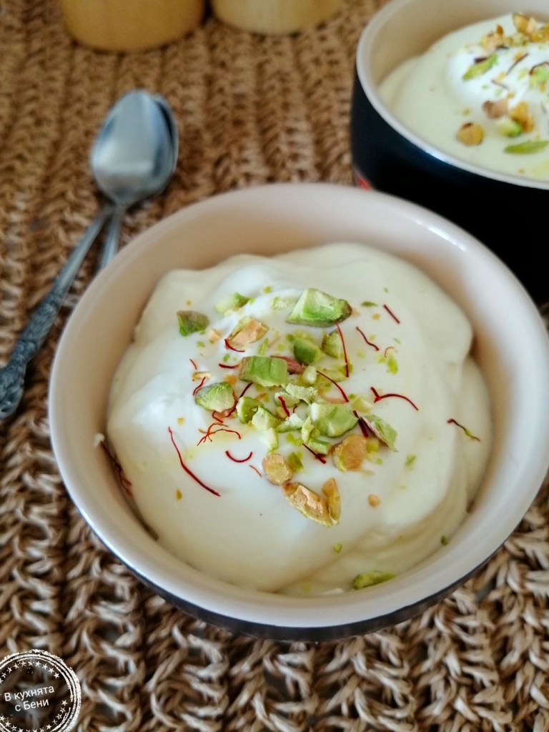 Сметанов крем от https://inthebeniskitchen.com/