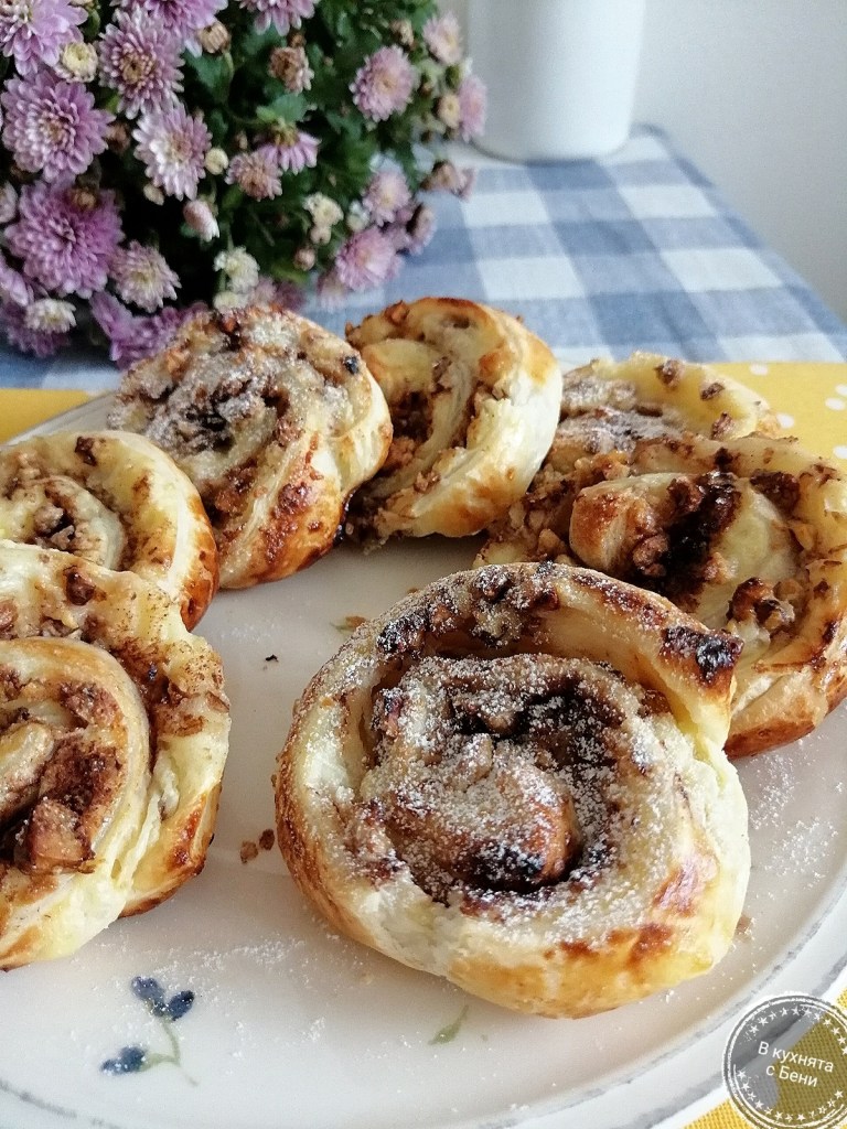 Бутер рулца с крем и канела от https://inthebeniskitchen.com/