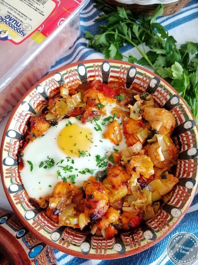 Кавърма с пилешко и праз в гювече от https://inthebeniskitchen.com/ 