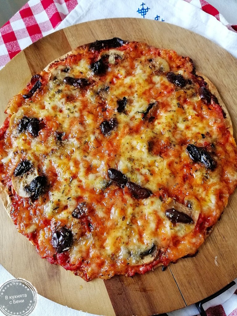 Пица от лаваш от https://inthebeniskitchen.com/