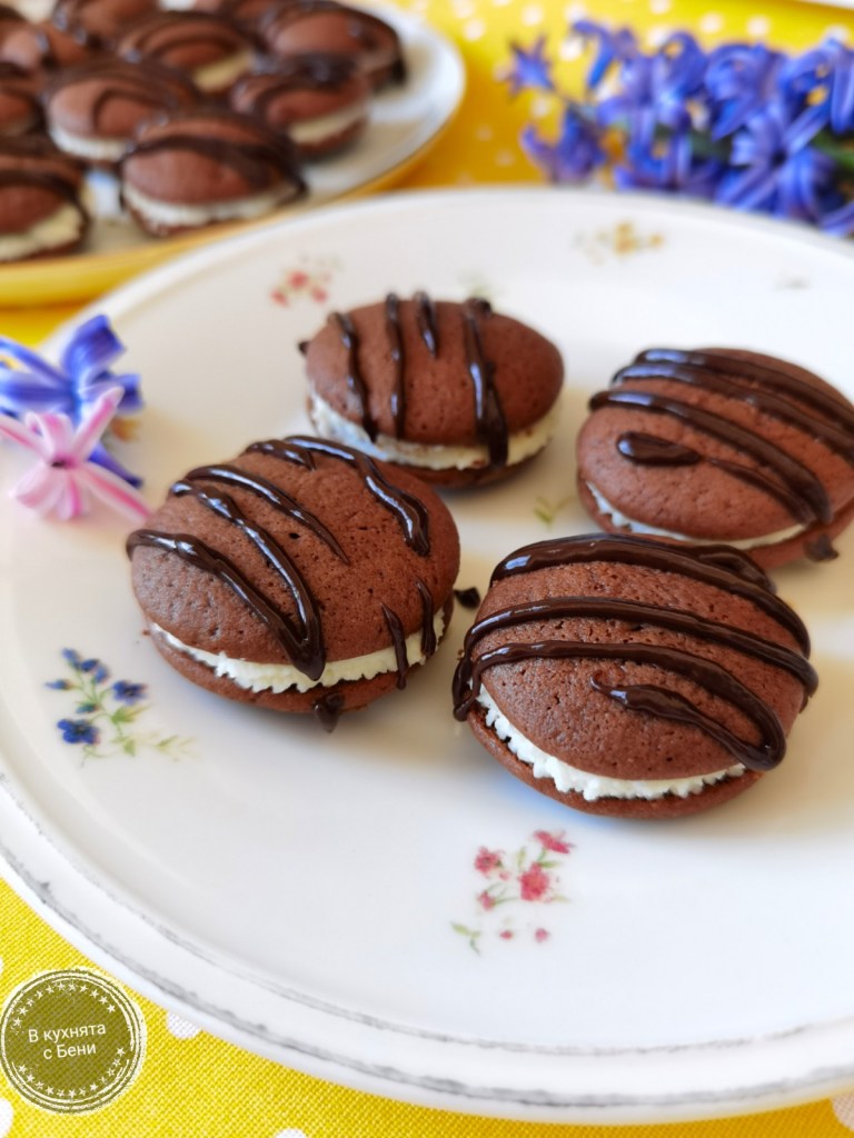 Слепени шоколадови сладки от https://inthebeniskitchen.com/