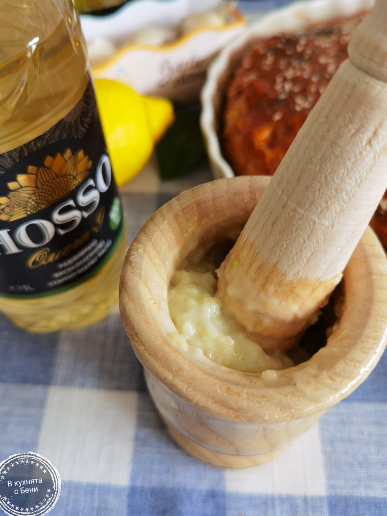 Чеснова паста от https://inthebeniskitchen.com/