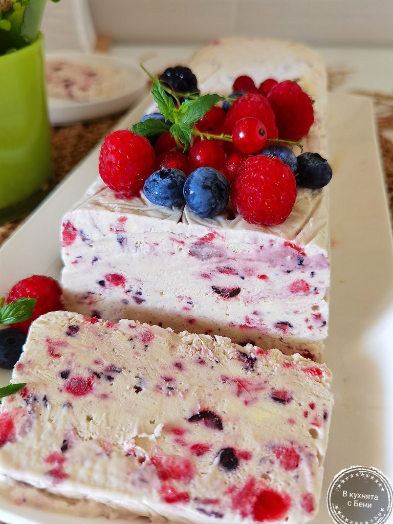 Сладоледено парфе от https://inthebeniskitchen.com/