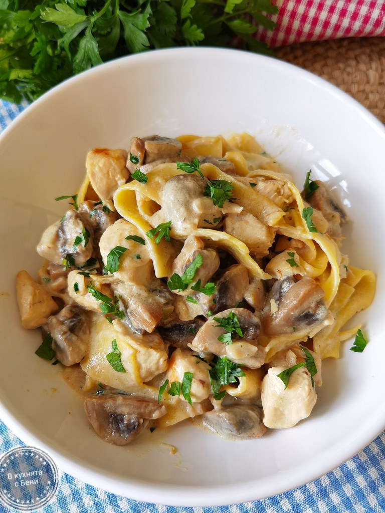 Лесна паста с пиле и гъби от https://inthebeniskitchen.com/