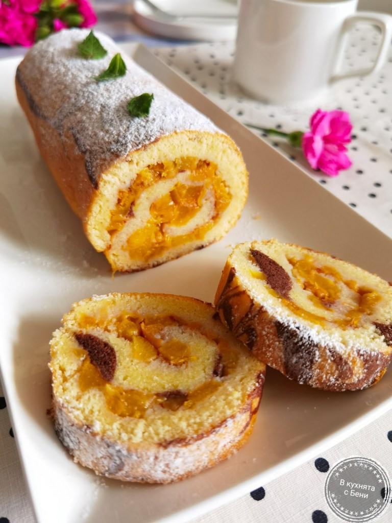 Руло с праскови от https://inthebeniskitchen.com/