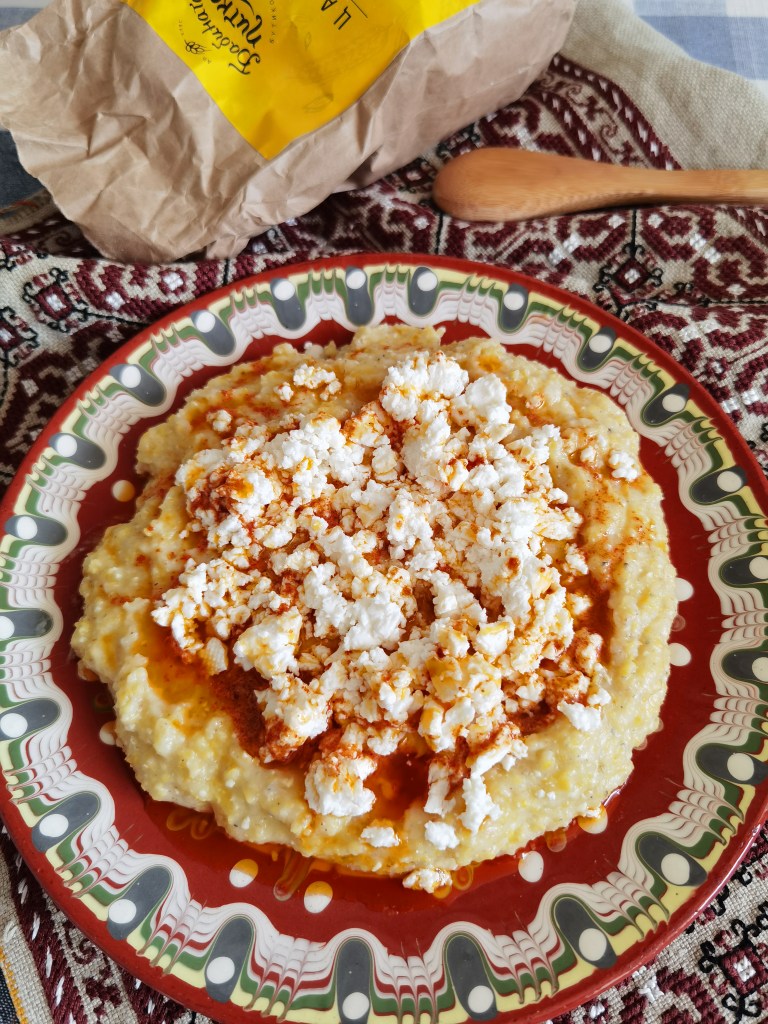 Качамак с царевично брашно от https://inthebeniskitchen.com/