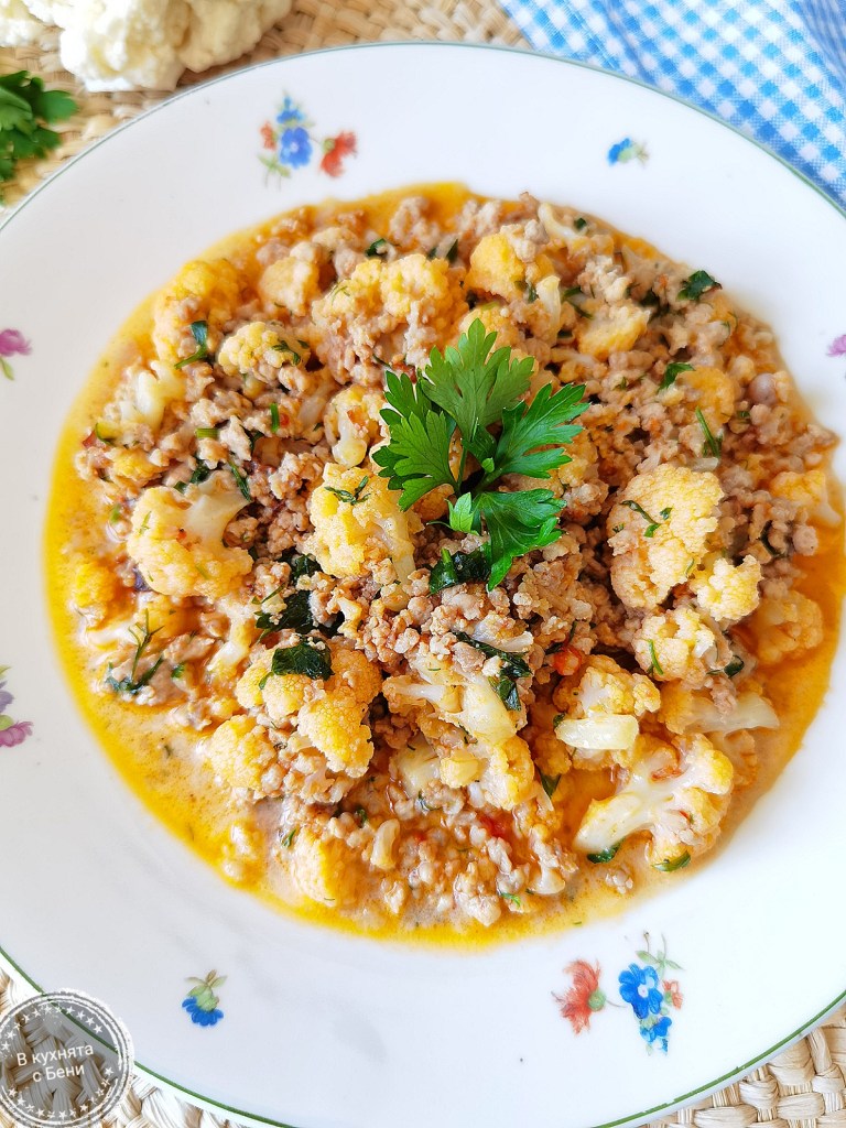 Ястие с карфиол и мляно месо от https://inthebeniskitchen.com/