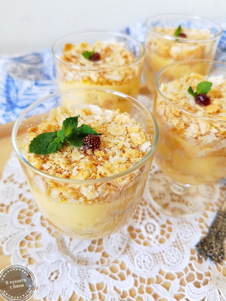 Десерт Наполеон в чаши от https://inthebeniskitchen.com/