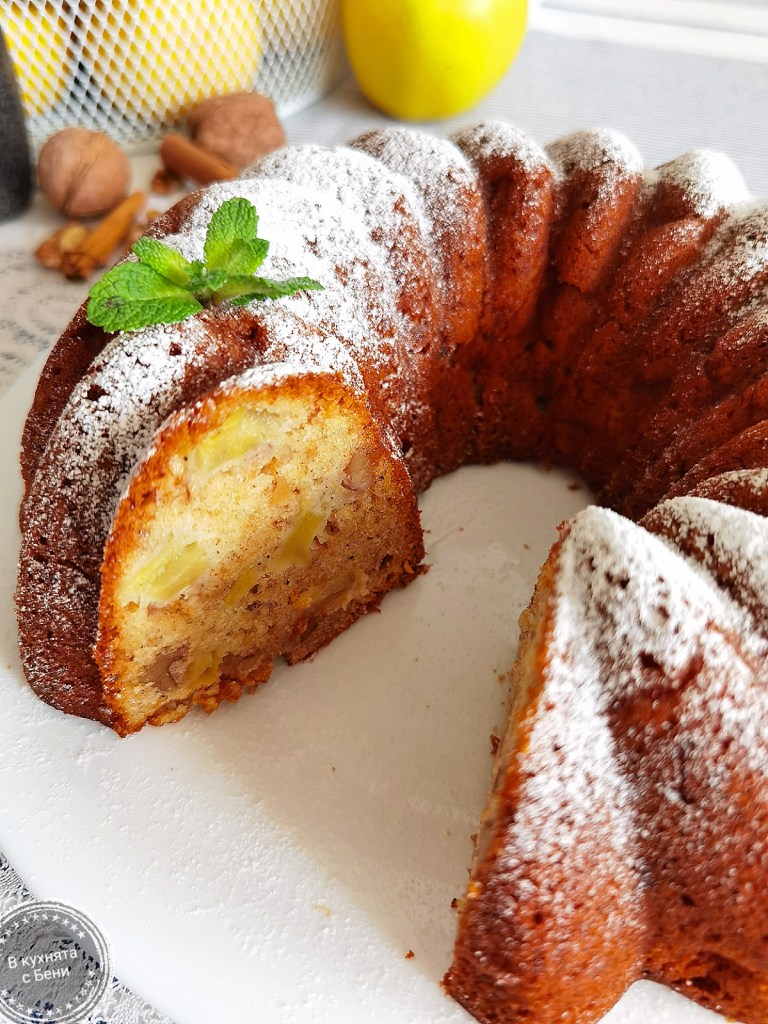 Медено-ябълков кекс от https://inthebeniskitchen.com/