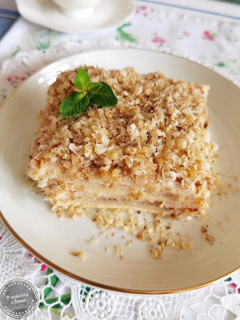 Бисквитена торта с домашен крем от https://inthebeniskitchen.com/