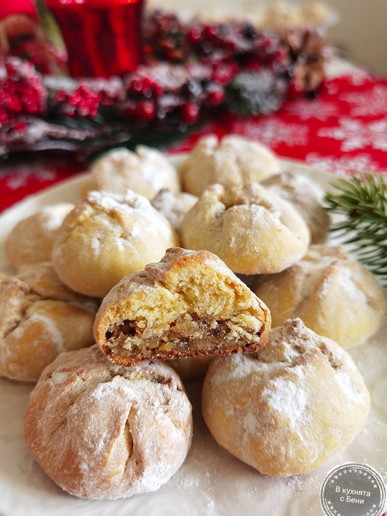 Вкусни сладки с опехов пълнеж от https://inthebeniskitchen.com/