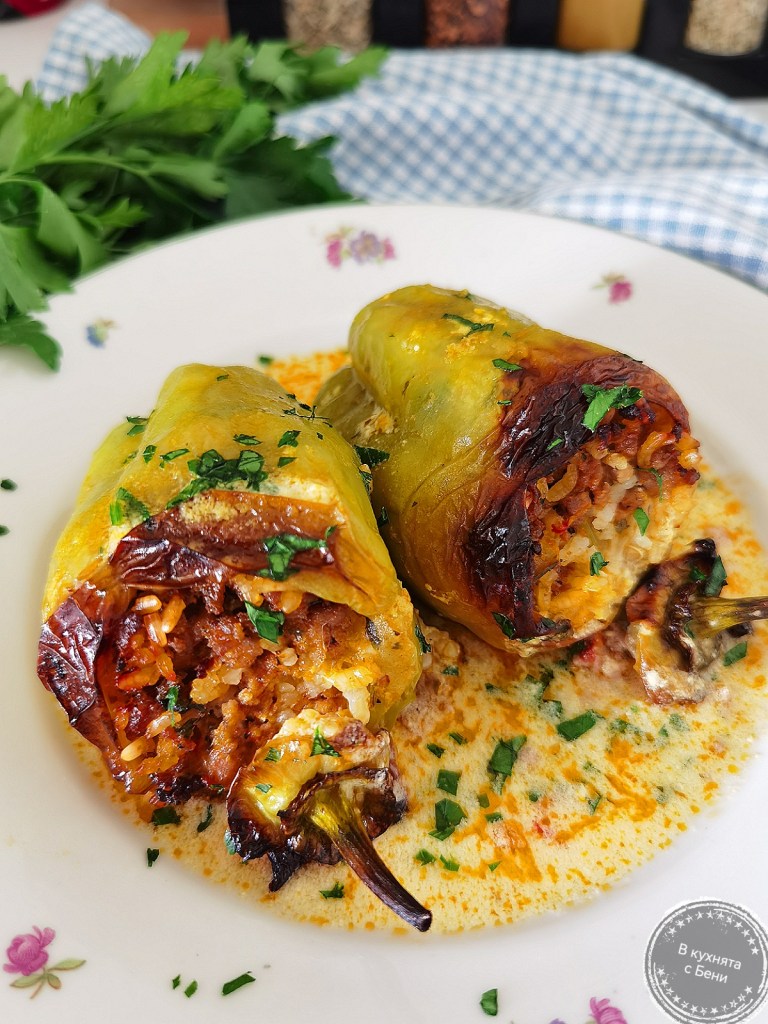 Вкусни пълнени чушки с мляно месо и ориз от https://inthebeniskitchen.com/