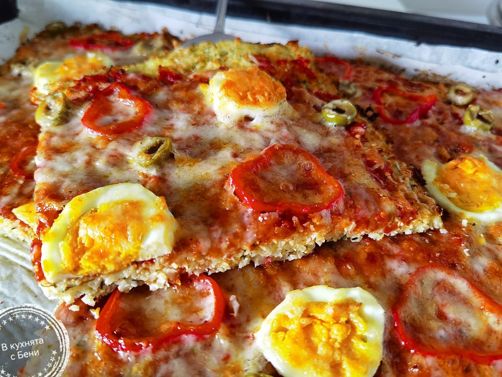 Пица с блат от карфиол без брашно от https://inthebeniskitchen.com/