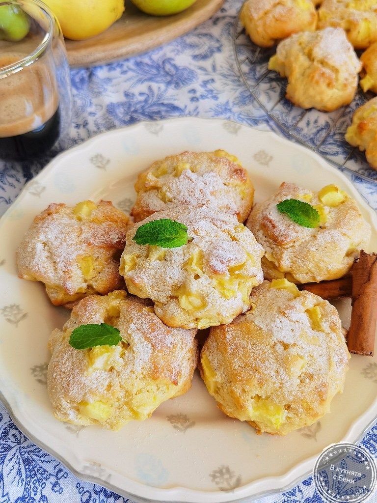 Вкусни ябълкови сладки / сладкиши от https://inthebeniskitchen.com/