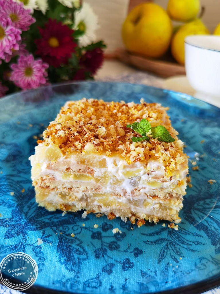 Вкусен ябълков сладкиш каприз от https://inthebeniskitchen.com/