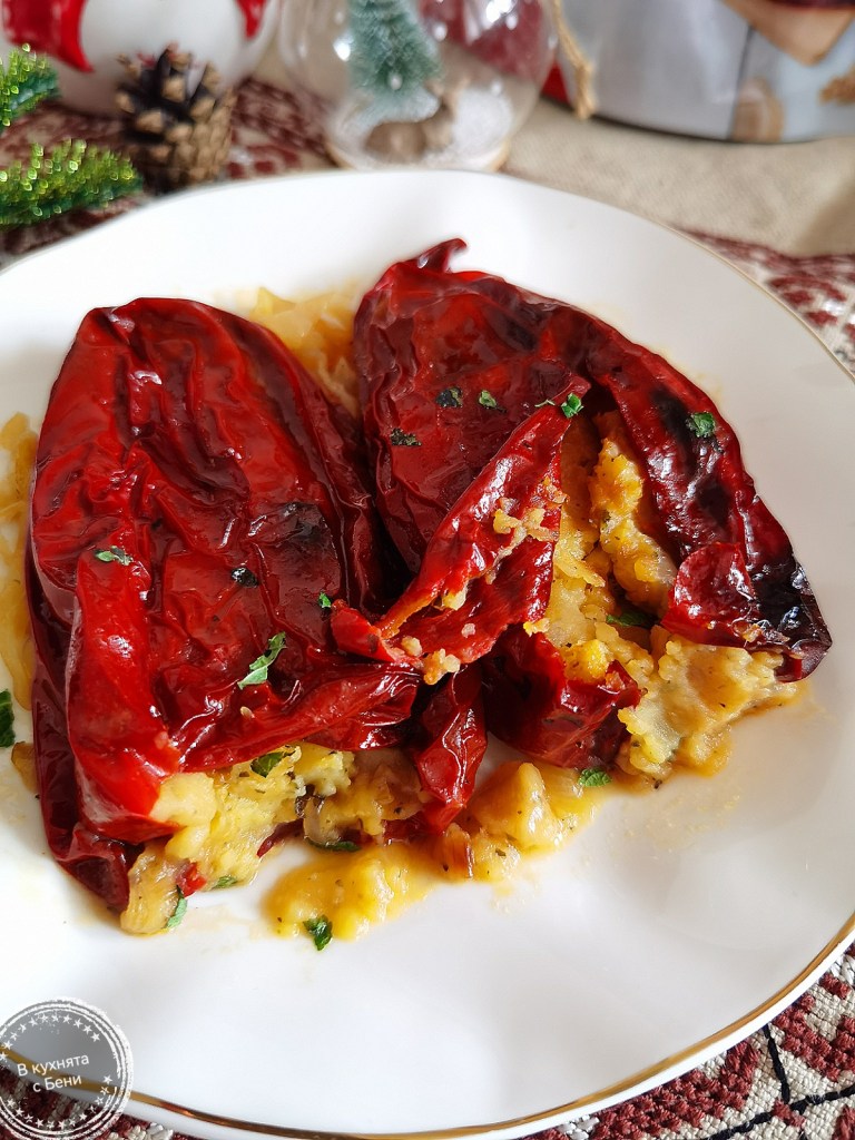 Пълнени сухи чушки с картофи от https://inthebeniskitchen.com/