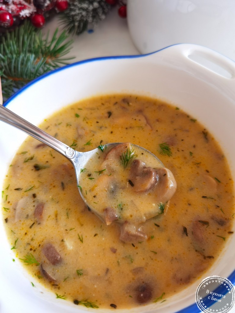 Вкусна гъбена супа от https://inthebeniskitchen.com/