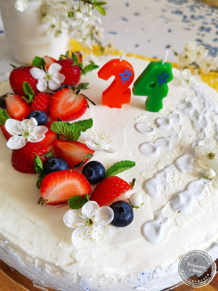 Торта с ягоди от https://inthebeniskitchen.com/