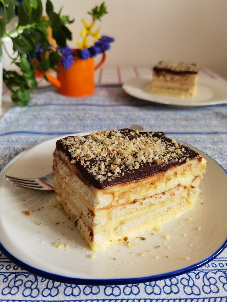 Вкусна бисквитена торта от https://inthebeniskitchen.com/