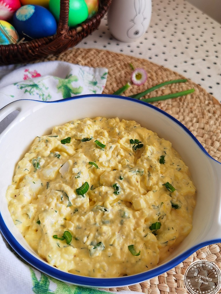 Вкусна яйчна салата от https://inthebeniskitchen.com/