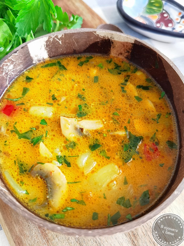 Вкусна гъбена супа от https://inthebeniskitchen.com/