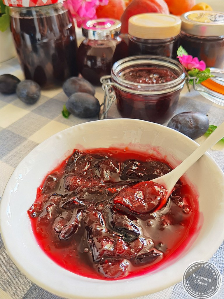 Печено сладко от сини сливи от https://inthebeniskitchen.com/