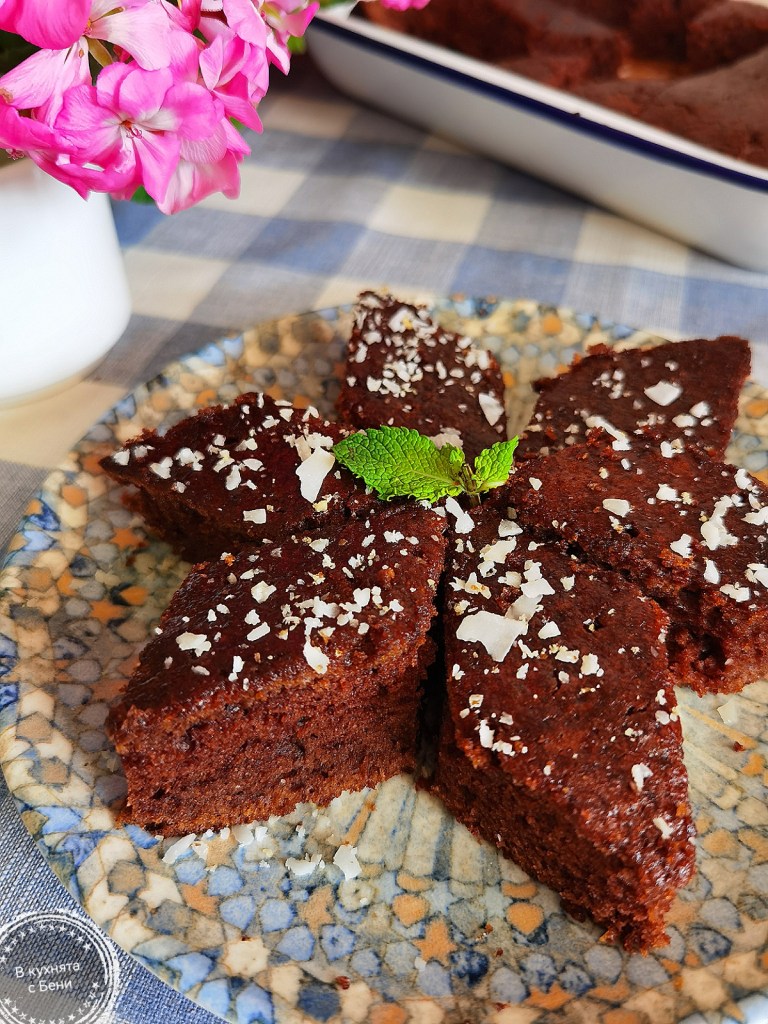 Вкусен и икномичен ретро сладкиш от https://inthebeniskitchen.com/