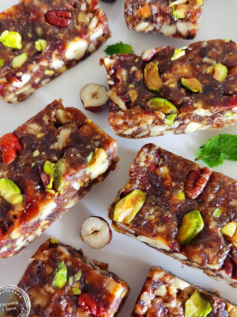 Здравословни десерти барчета от https://inthebeniskitchen.com/