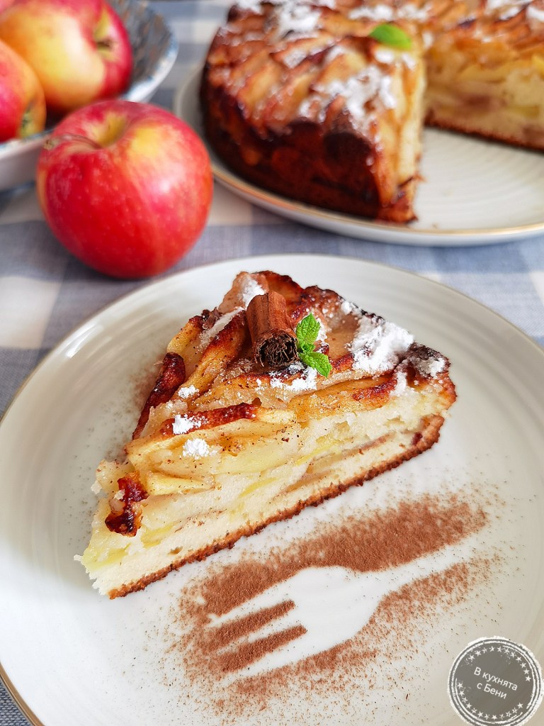 Вкусен сладкиш с ябълки от https://inthebeniskitchen.com/