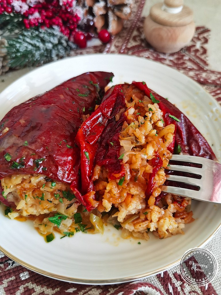 Сухи чушки пълнени с ориз и кисело зеле от https://inthebeniskitchen.com/