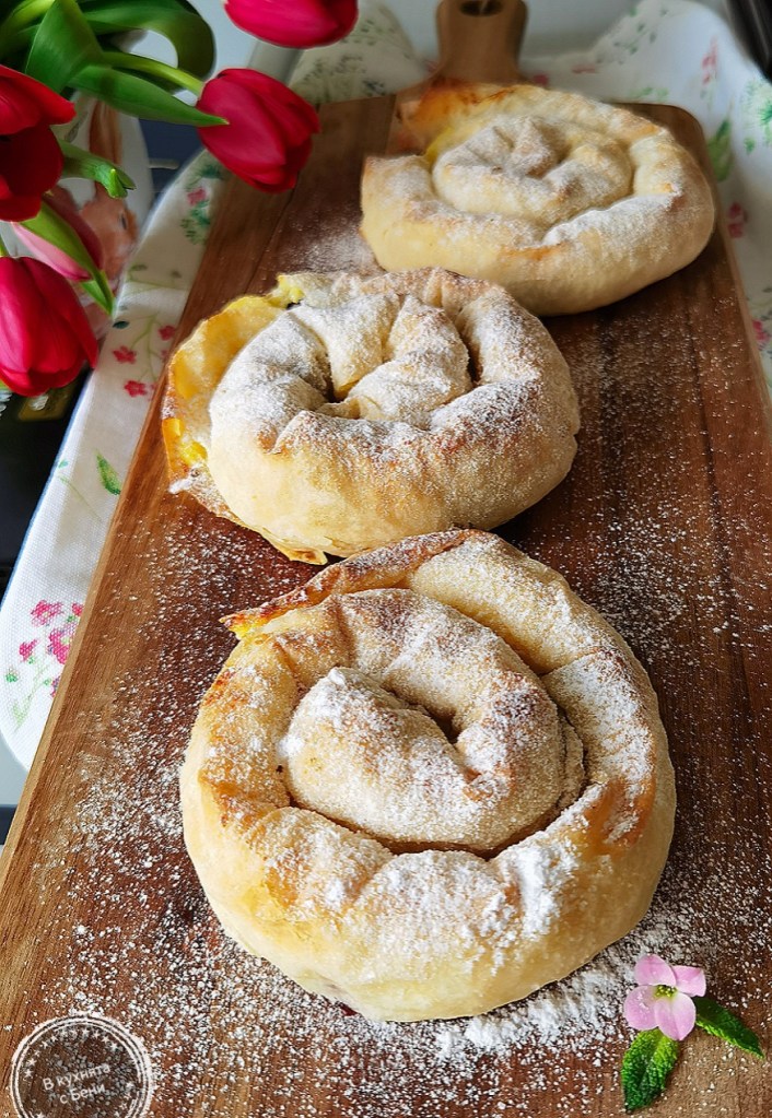 Сладки банички с крем от https://inthebeniskitchen.com/