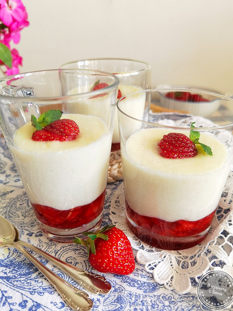 Мляко с грис и ягоди от https://inthebeniskitchen.com/