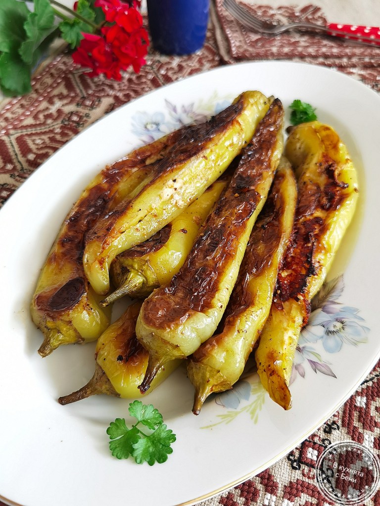 Пържени пълнени чушки сиврия от https://inthebeniskitchen.com/