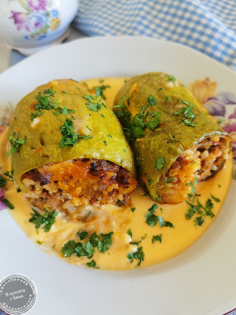 Пълнени тиквички с кайма от https://inthebeniskitchen.com/