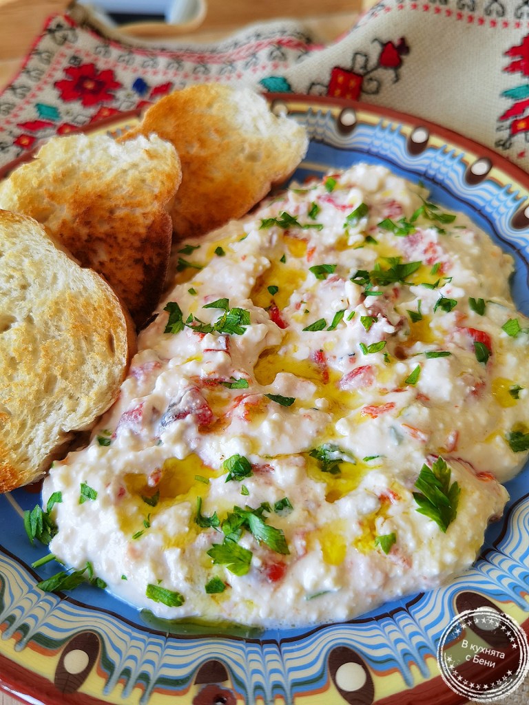 Катък с печени чушки от https://inthebeniskitchen.com/