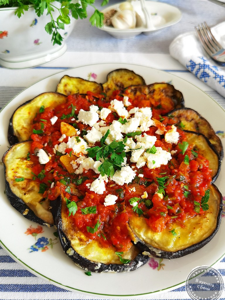 Печени патладжани с доматен сос от https://inthebeniskitchen.com/ 
