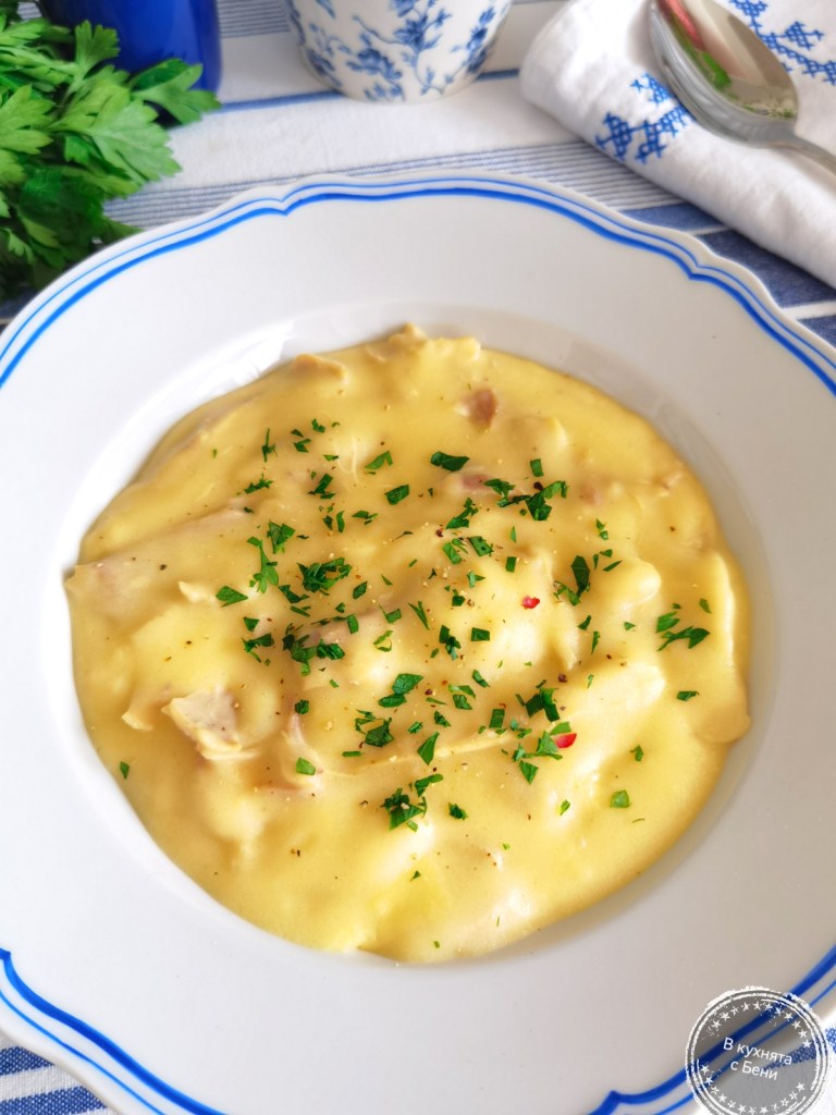 Пиле каша фрикасе с царевично брашно от https://inthebeniskitchen.com/