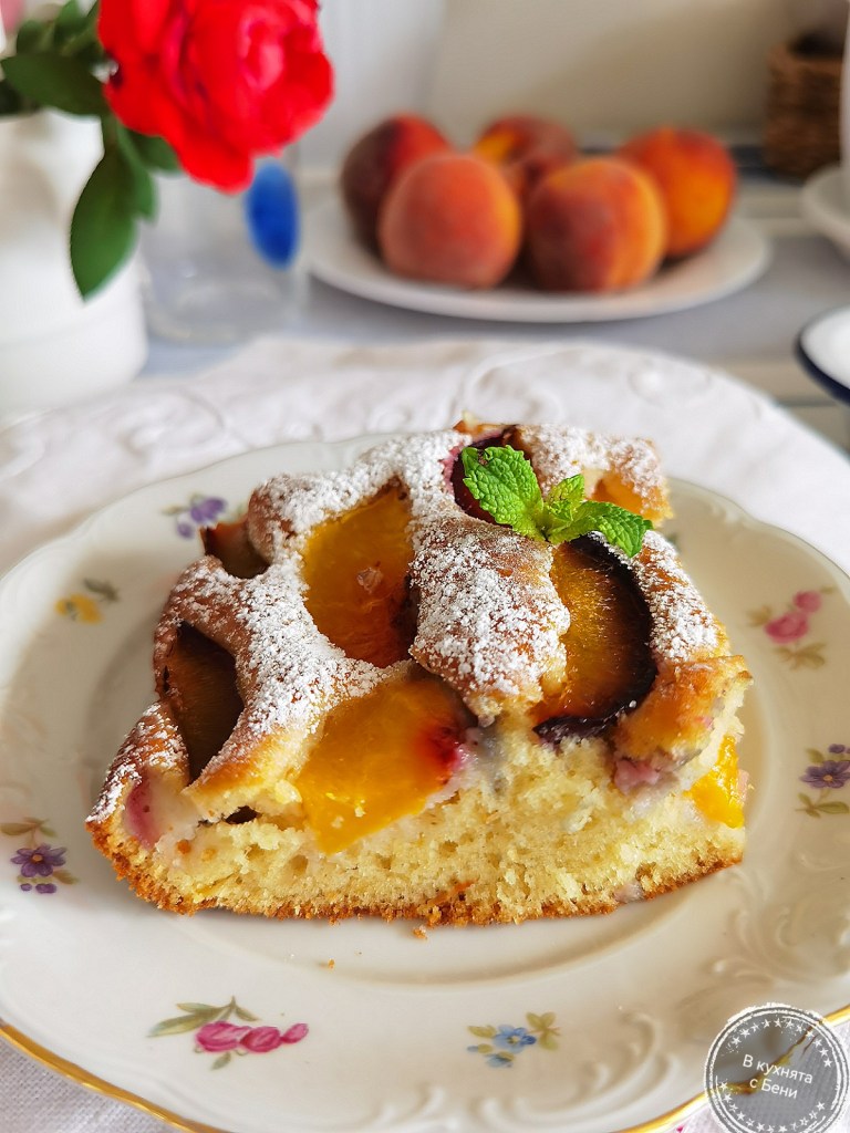 Сладкиш с праскови и сливи от https://inthebeniskitchen.com/