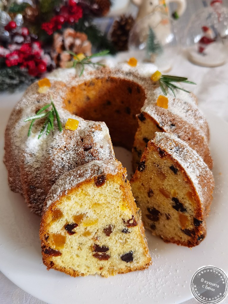 Коледен щолен кекс със сушени плодове от https://inthebeniskitchen.com/