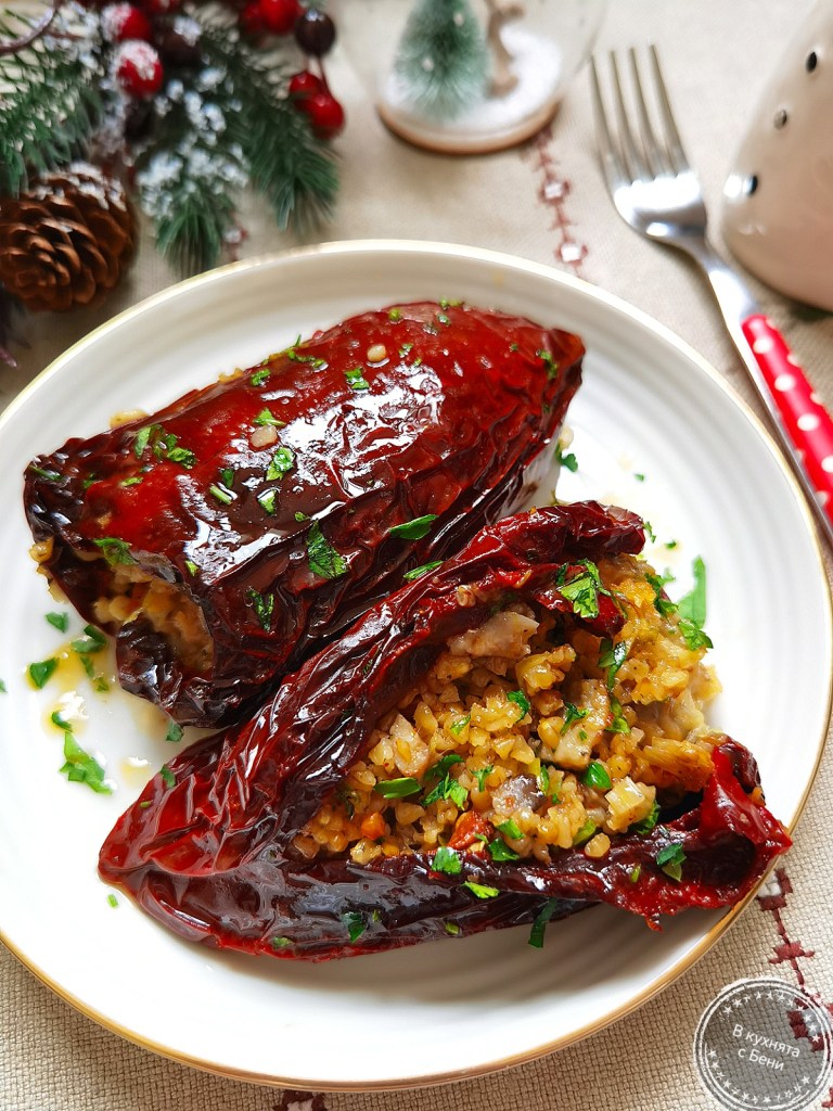 Пълнени сушени чушки с булгур и гъби постни от https://inthebeniskitchen.com/