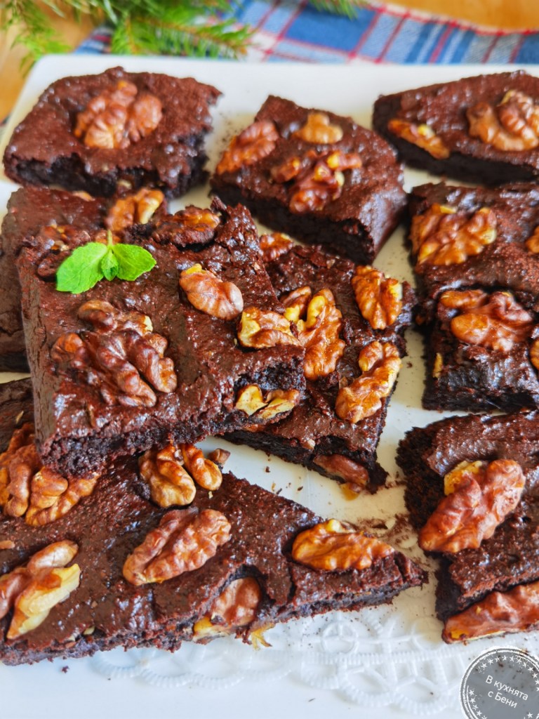 Много вкусно здравословно брауни без брашно и захар от https://inthebeniskitchen.com/