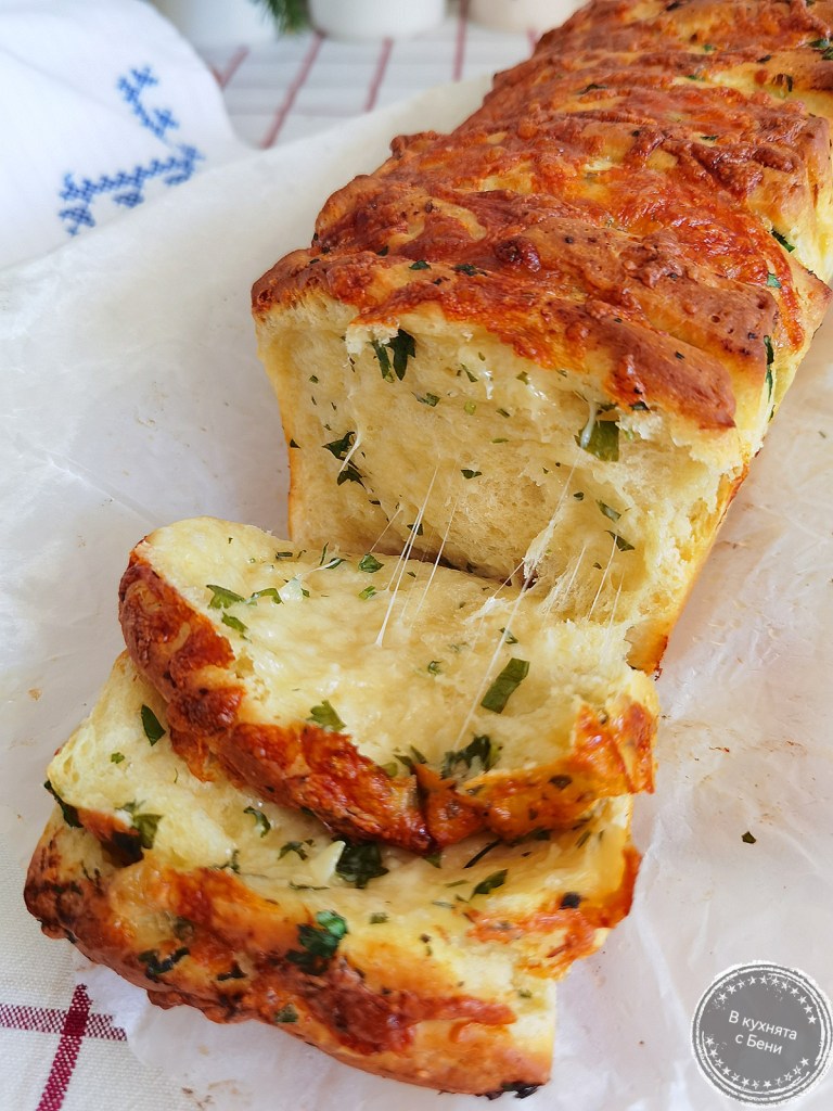 Вкусно чесново хлебче от https://inthebeniskitchen.com/