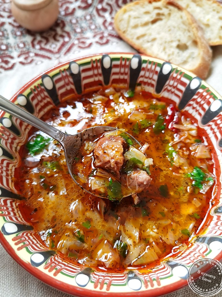 Вкусна супа с телешко и кисело зеле от https://inthebeniskitchen.com/