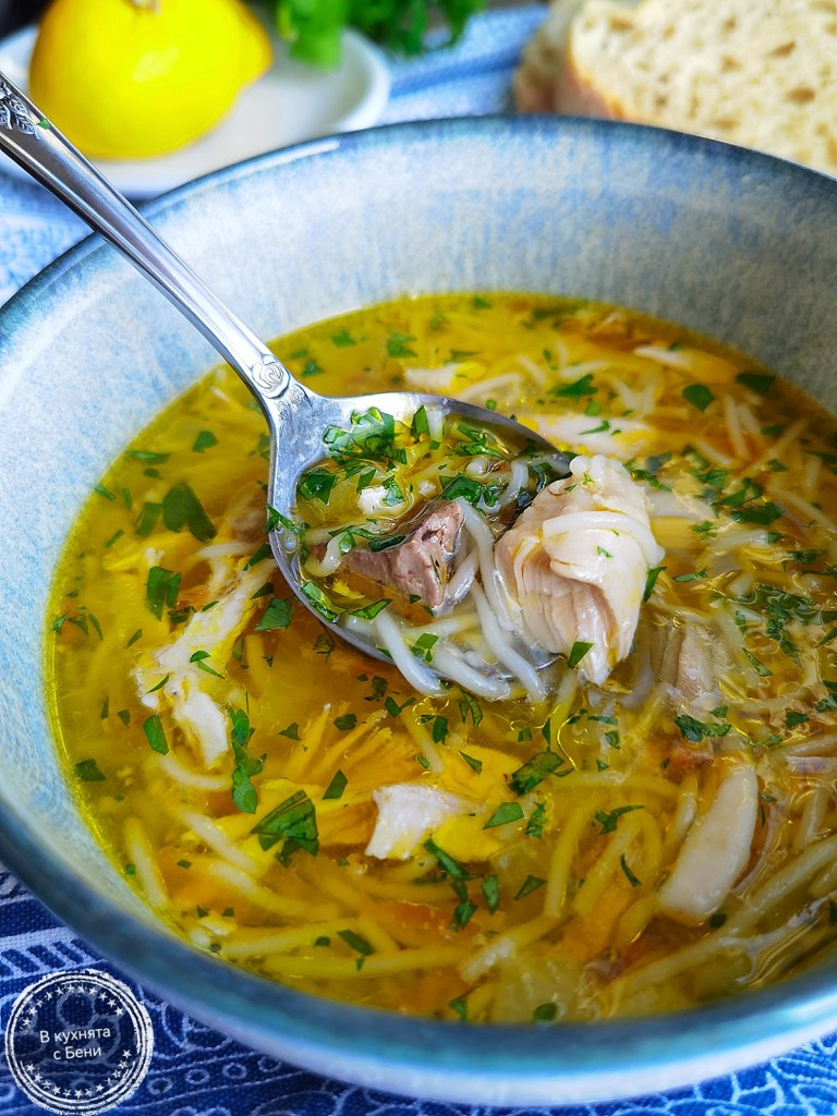 Вкусна пилешка супа от https://inthebeniskitchen.com/