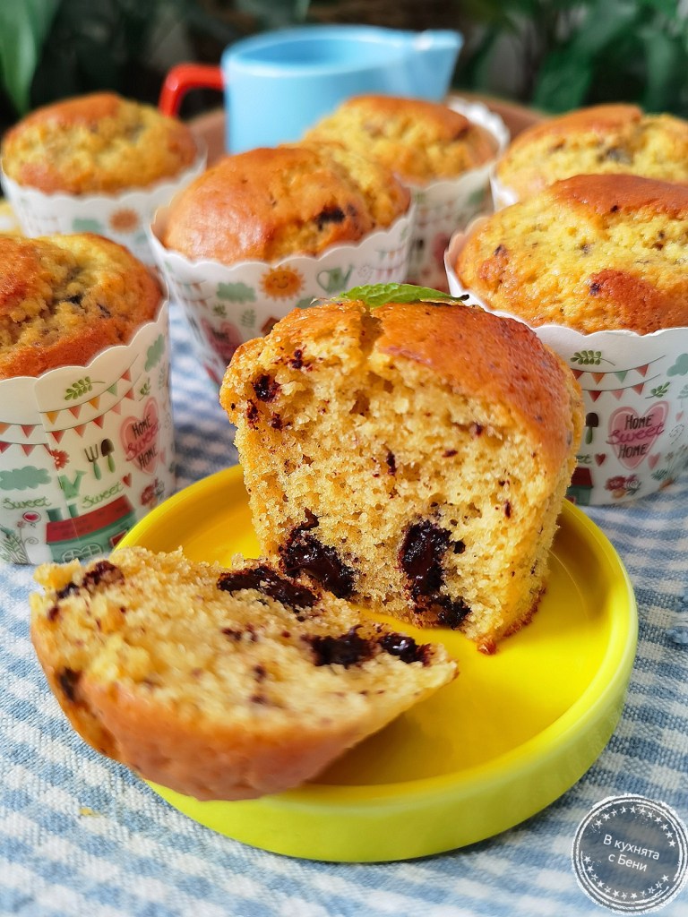 Кексчета мъфини с царевично брашно и шоколад без глутен от https://inthebeniskitchen.com/