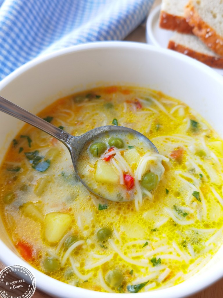 Вкусна зеленчукова супа с грах от https://inthebeniskitchen.com/